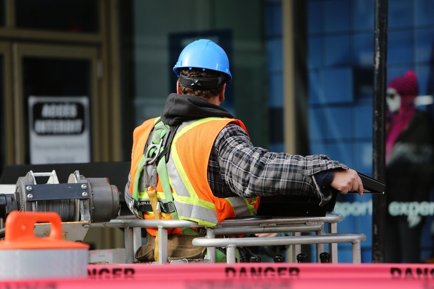 SAFETY CHECKLIST: TIPS TO PREVENT ROAD CONSTRUCTION WORK ZONE ACCIDENTS