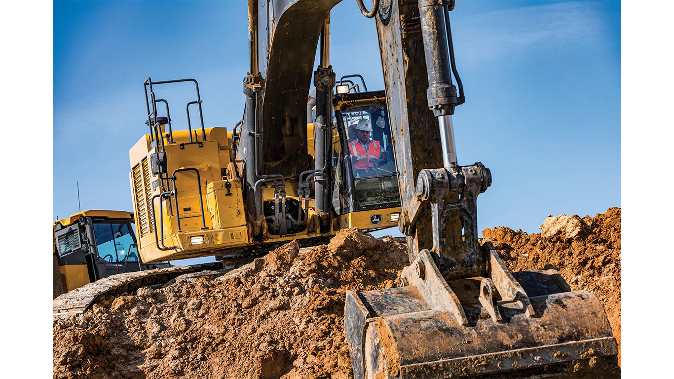 New JOHN DEERE 670 P-Tier Large Excavator at Papé Machinery Construction & Forestry Handling