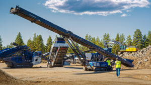 Kleemann crusher processing rock material with on-site screening for Steele Earthworks.