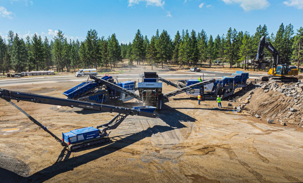 Steele Earthworks crew operating Kleemann mobile crusher and screen supplied by Papé Machinery Construction & Forestry.