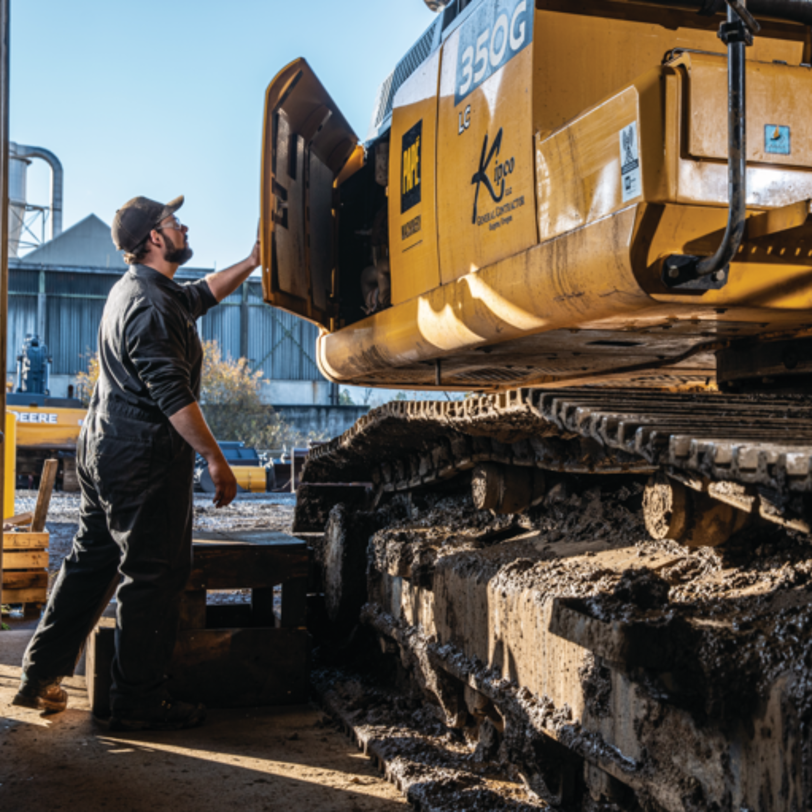 John Deere construction equipment on jobsite supported by preventive maintenance service from Papé Machinery Construction & Forestry