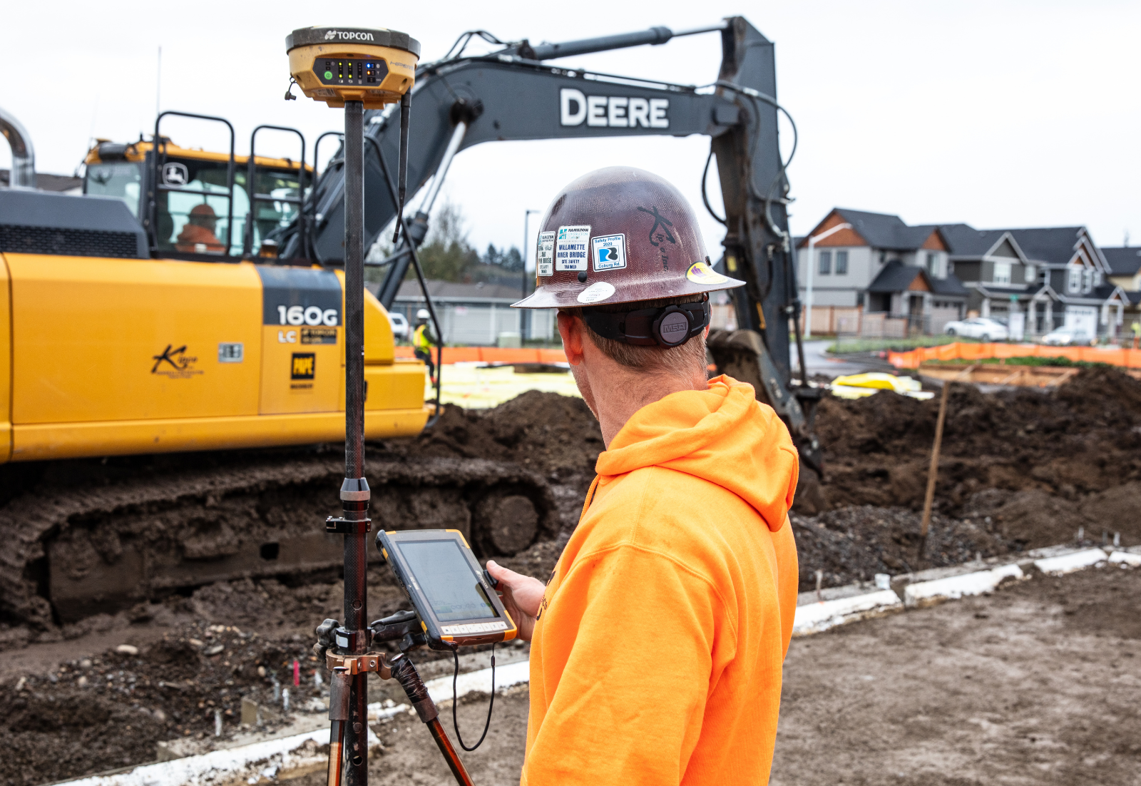 Connected equipment technology providing fleet monitoring and machine performance data